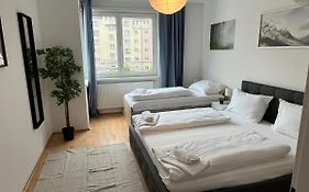 Cool Schoenbrunn Apt 2Br